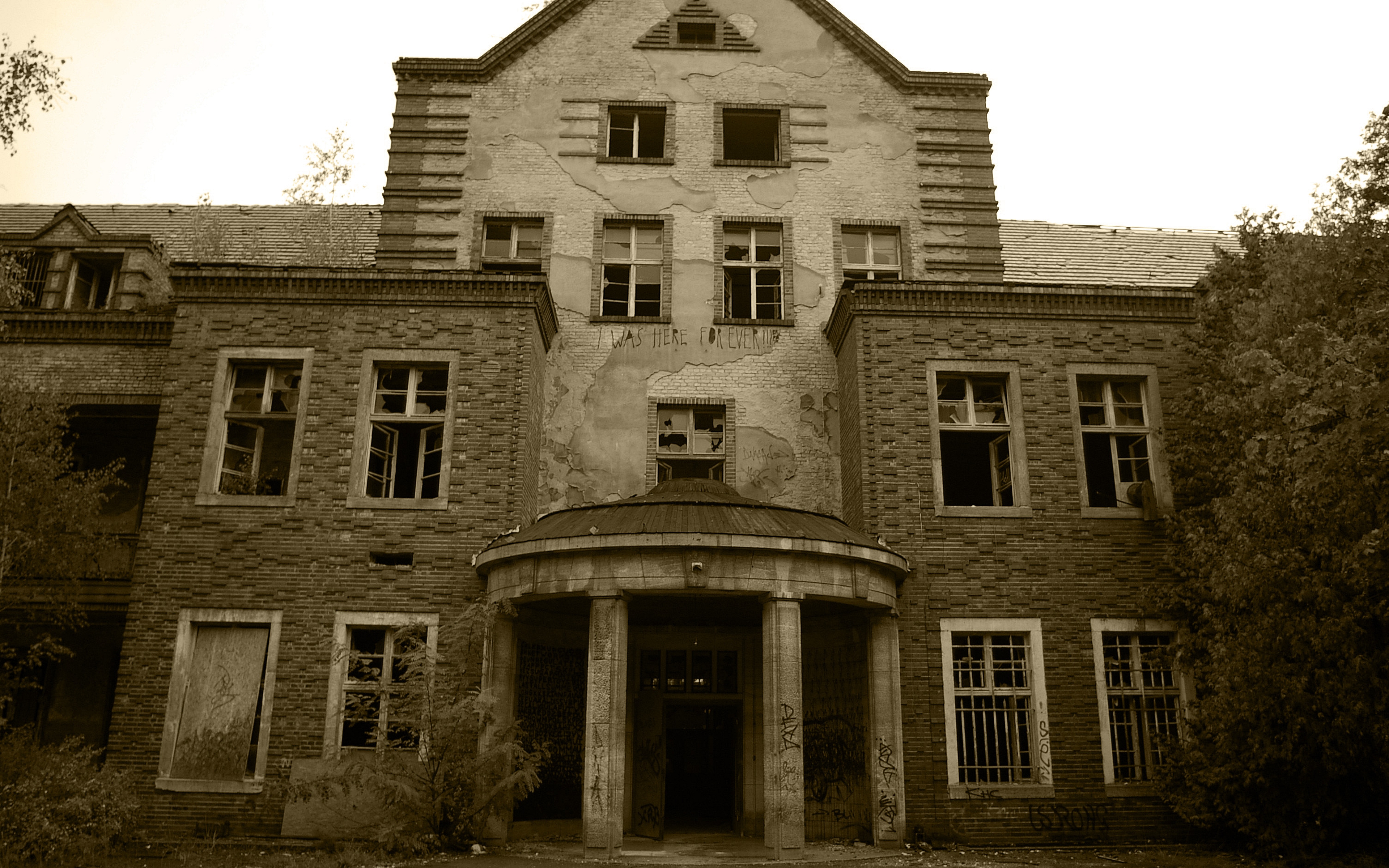 Man Made Beelitz-Heilstätten Sanatorium HD Wallpaper | Background Image