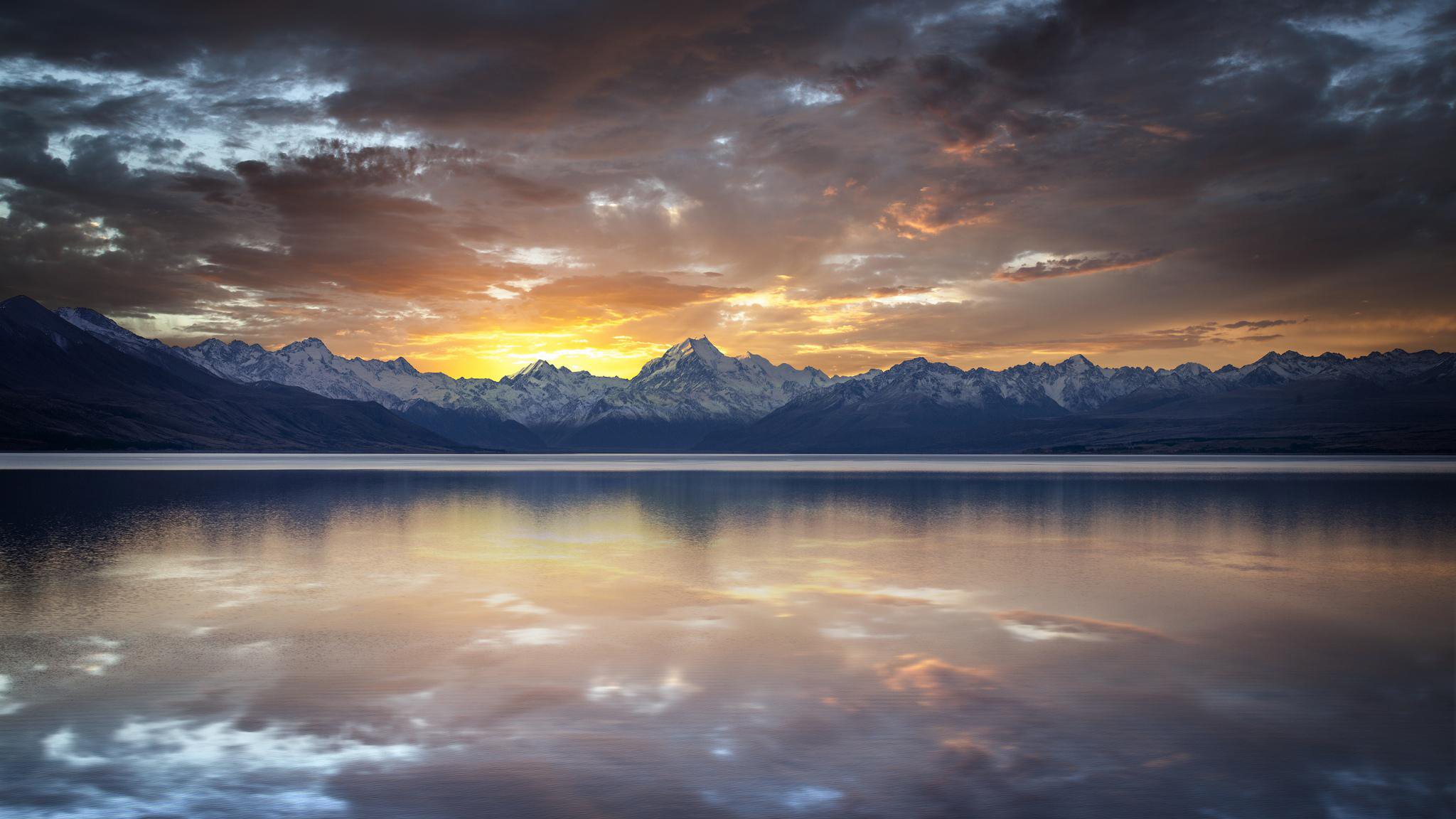 Majestic Mountain Sunrise: Stunning HD Nature Wallpaper