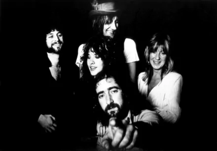 Black and white HD desktop wallpaper featuring the classic Fleetwood Mac band members posing together, capturing their iconic 1970s music era vibe.