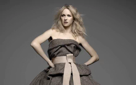 HD PC desktop wallpaper featuring celebrity Naomi Watts posing confidently in a textured strapless dress with a neutral gray background.