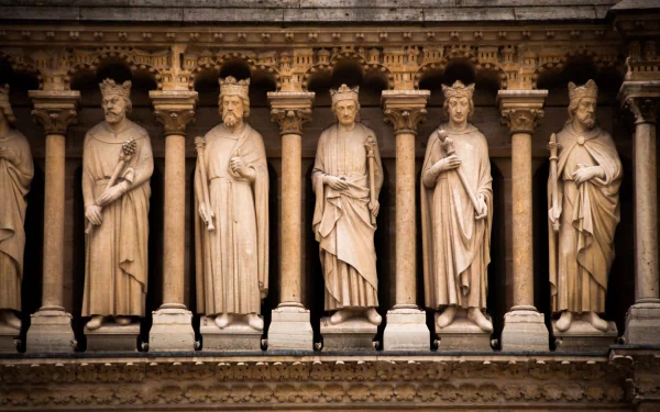  Notre Dame Statues