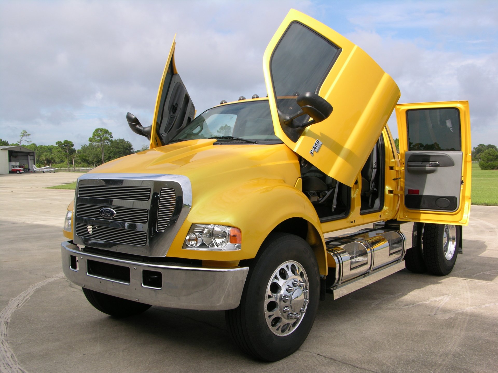 Download Vehicle Ford F-650 HD Wallpaper