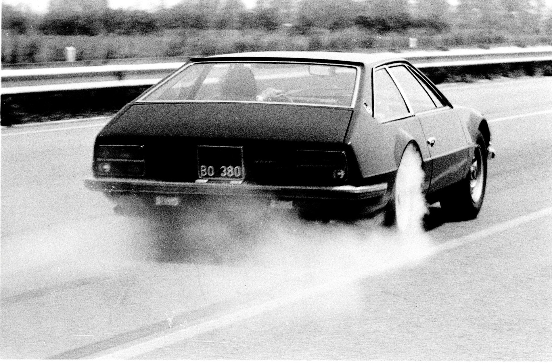 Download Vehicle Lamborghini Jarama HD Wallpaper