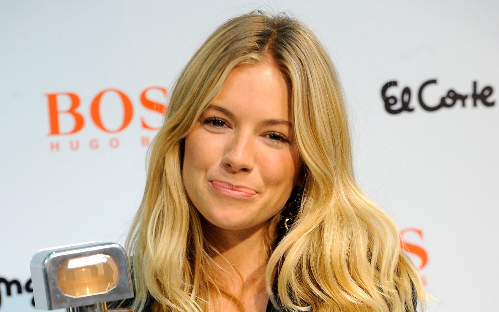 Download Celebrity Sienna Miller Wallpaper