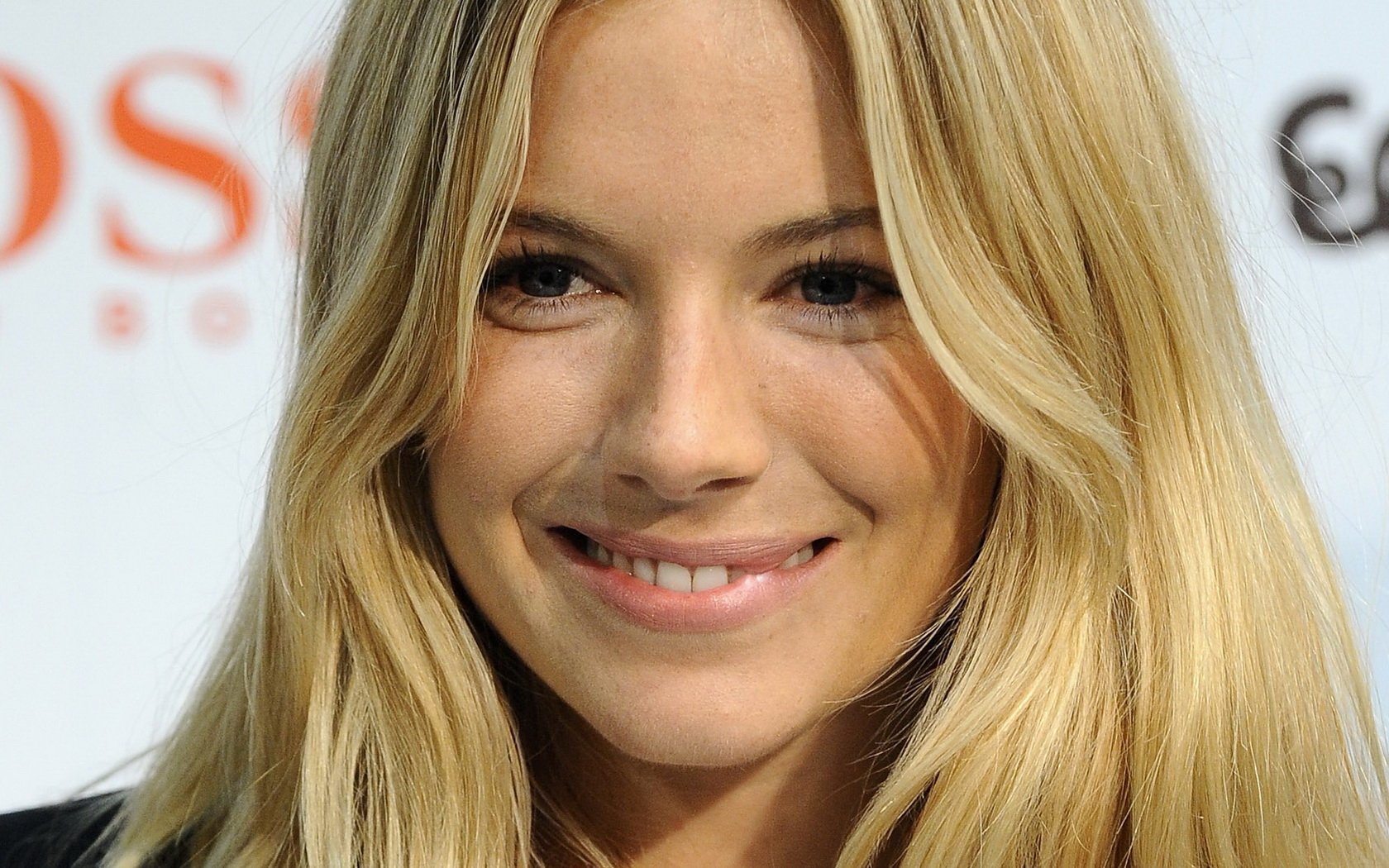 Download Celebrity Sienna Miller Wallpaper