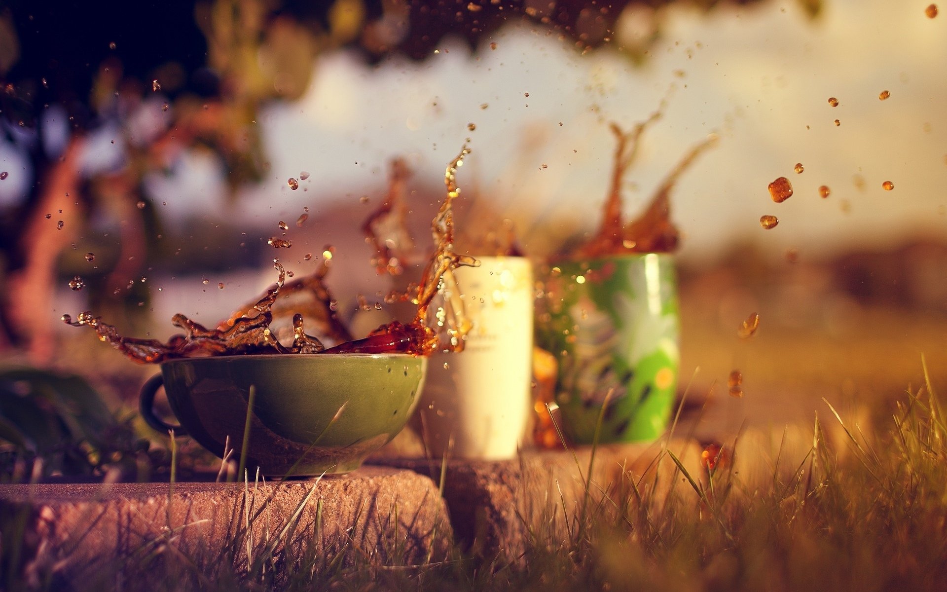 Sunlit Tea Splash — HD Food & Tea Wallpaper
