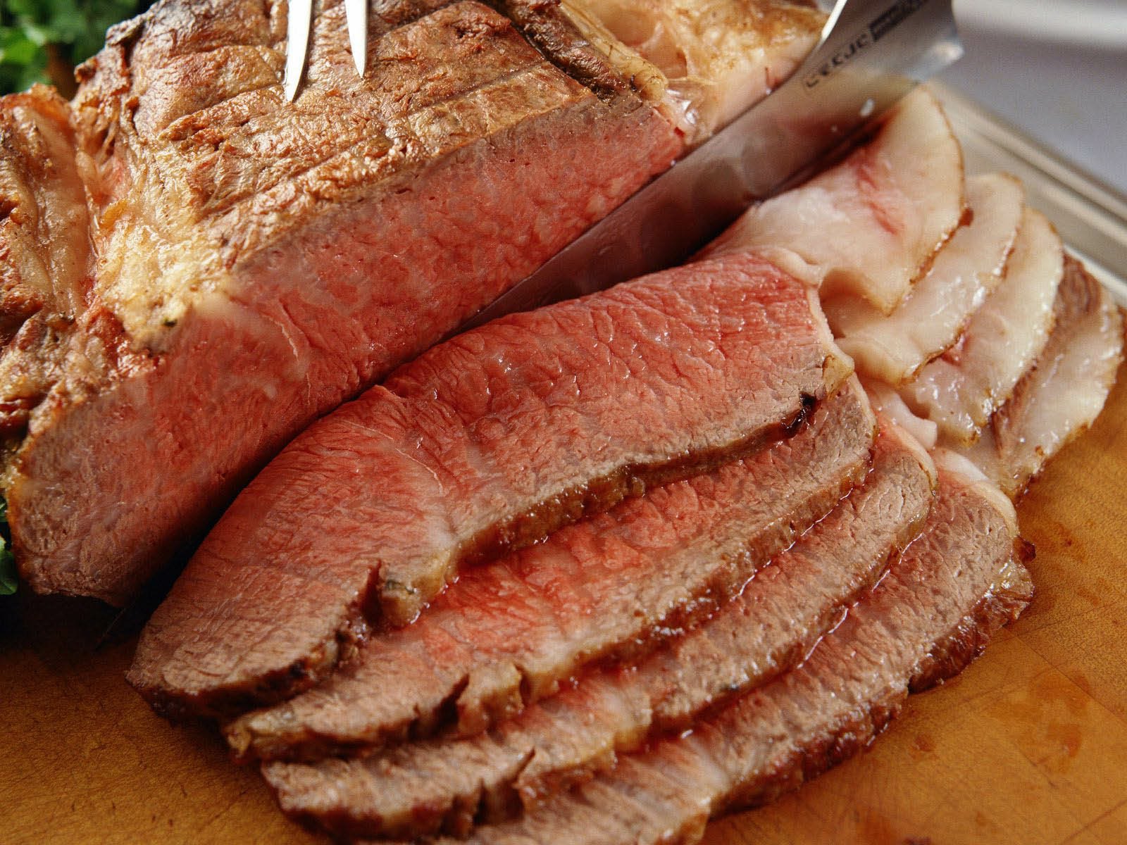 HD desktop wallpaper featuring close-up of juicy, sliced roasted meat showcasing rich textures and savory appeal.