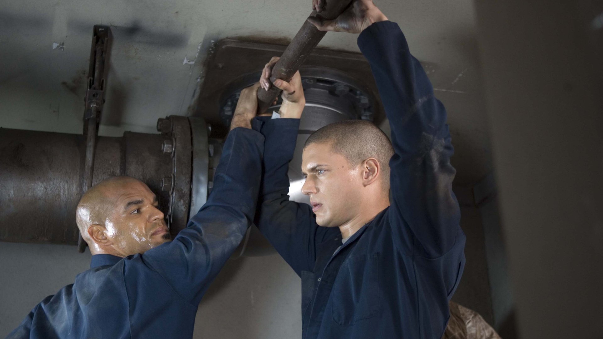 HD wallpaper featuring Fernando Sucre (Amaury Nolasco) and Michael Scofield (Wentworth Miller) from the TV show Prison Break, working on a prison escape plan.