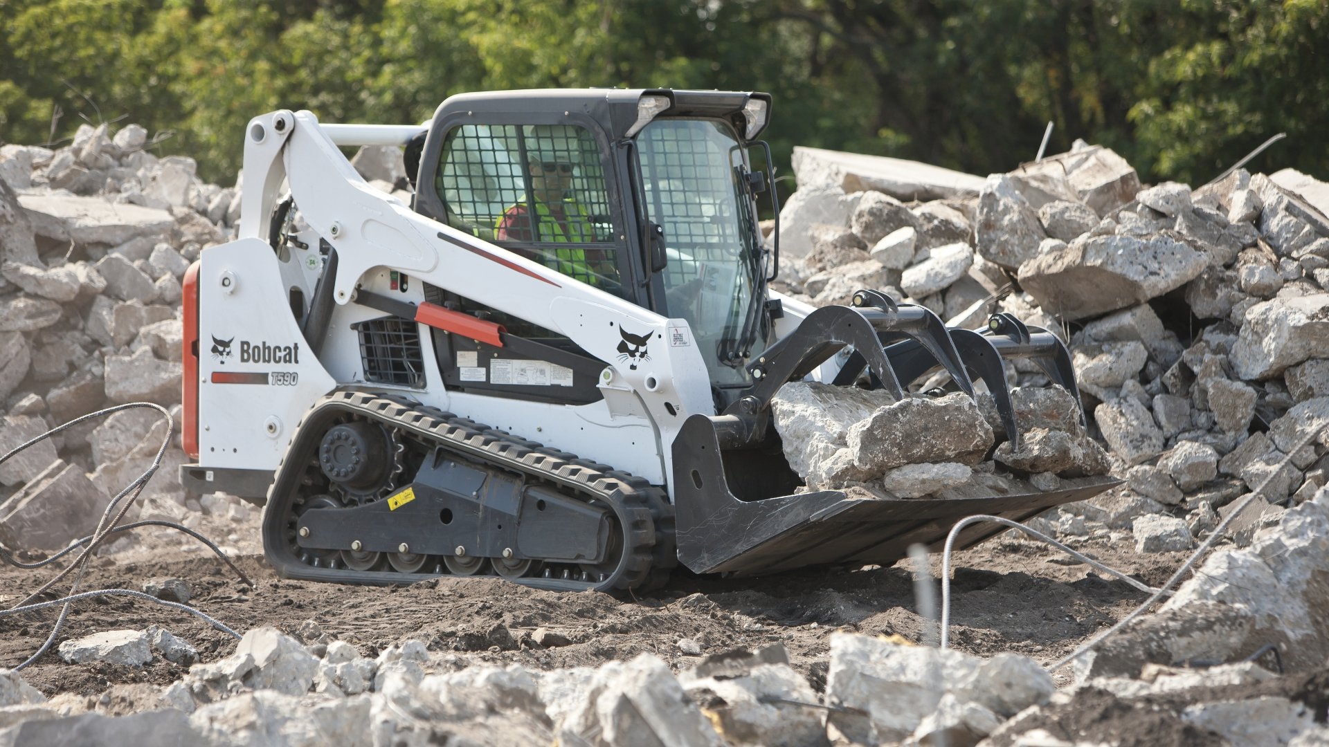 Аренда гусеничного мини погрузчика. Мини-погрузчик Bobcat t590. Бобкэт 590. Гусеничный мини погрузчик Bobcat t590. Погрузчик Bobcat т650.