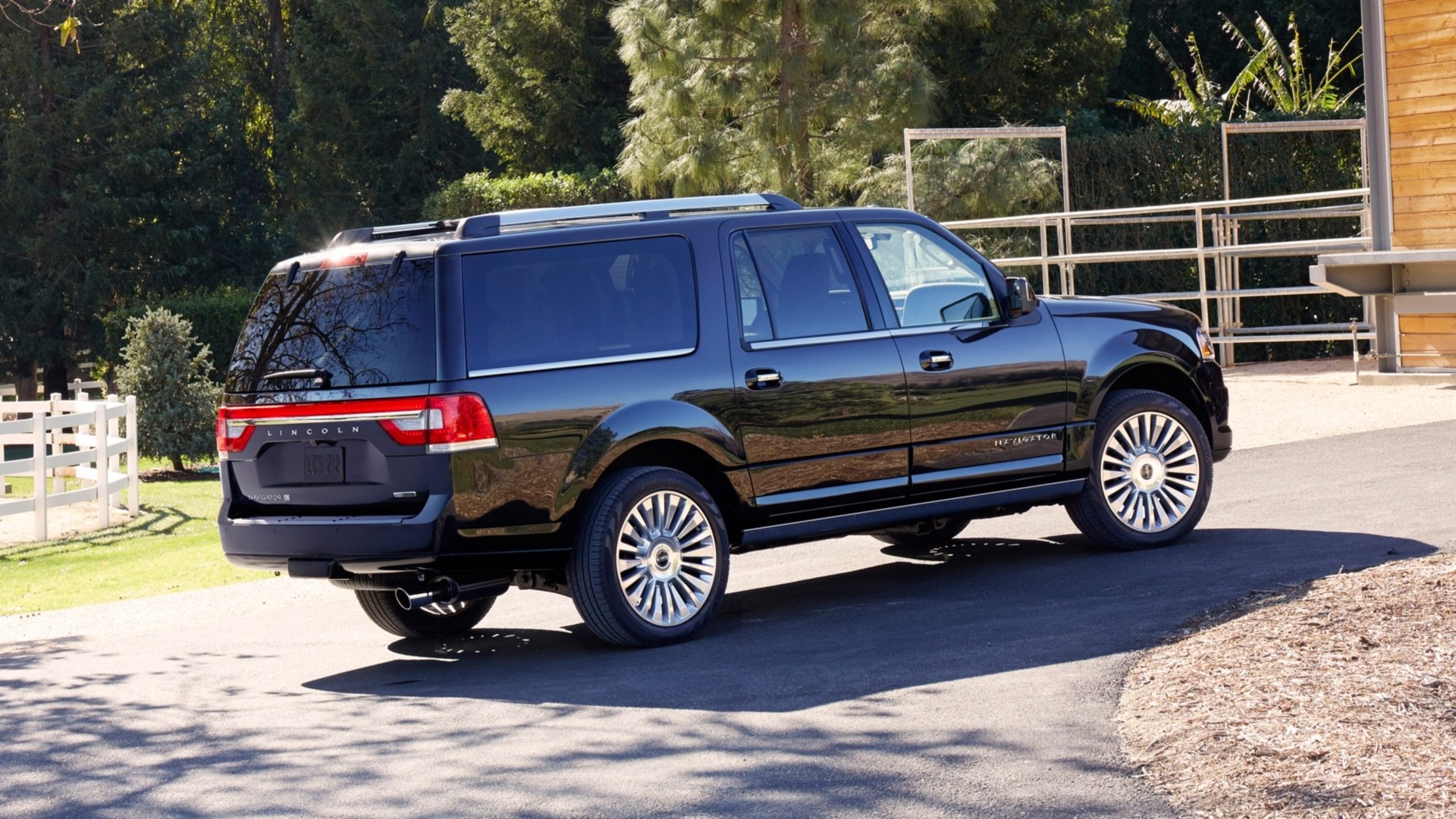 Download Vehicle Lincoln Navigator HD Wallpaper