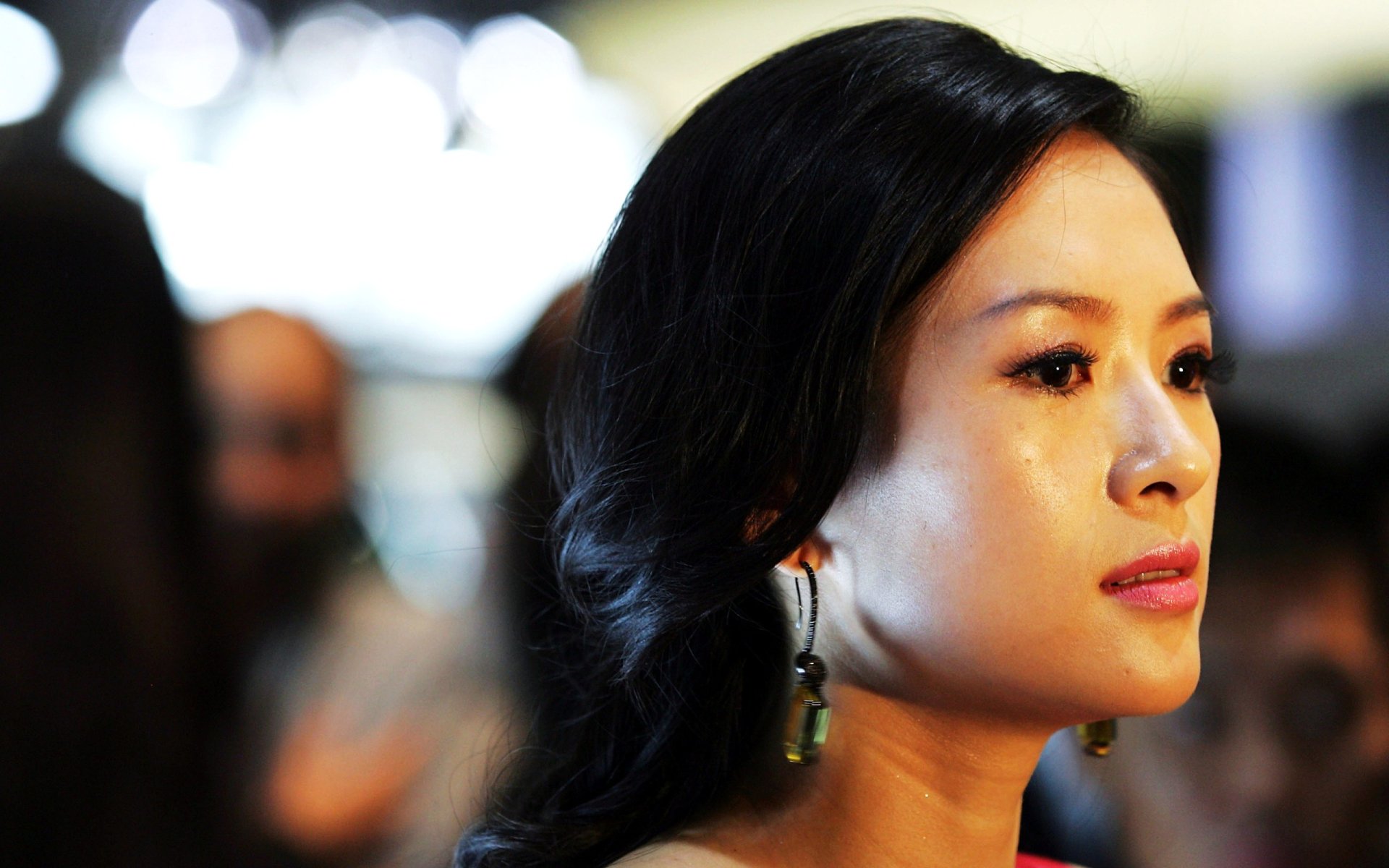 HD desktop wallpaper featuring Chinese actress and celebrity Zhang Ziyi in a close-up portrait with soft lighting and a blurred background.