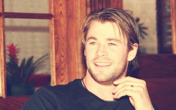 Chris Hemsworth Full HD Wallpaper and Background Image | 3200x2000 | ID:488713