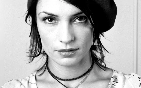 Black and white portrait of Dutch actress Famke Janssen wearing a beret, featured as an HD PC desktop wallpaper and background.