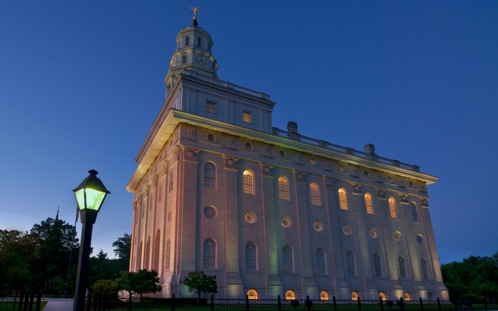 Download Religious Nauvoo Temple Wallpaper