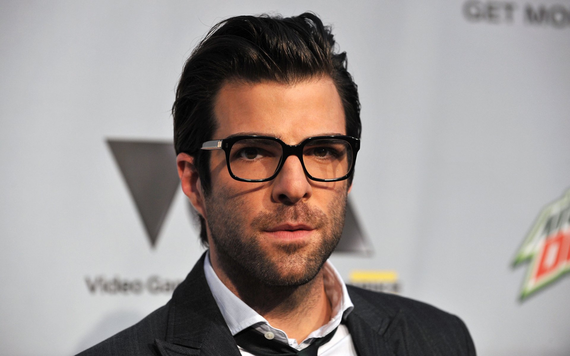 Download American Actor Celebrity Zachary Quinto HD Wallpaper