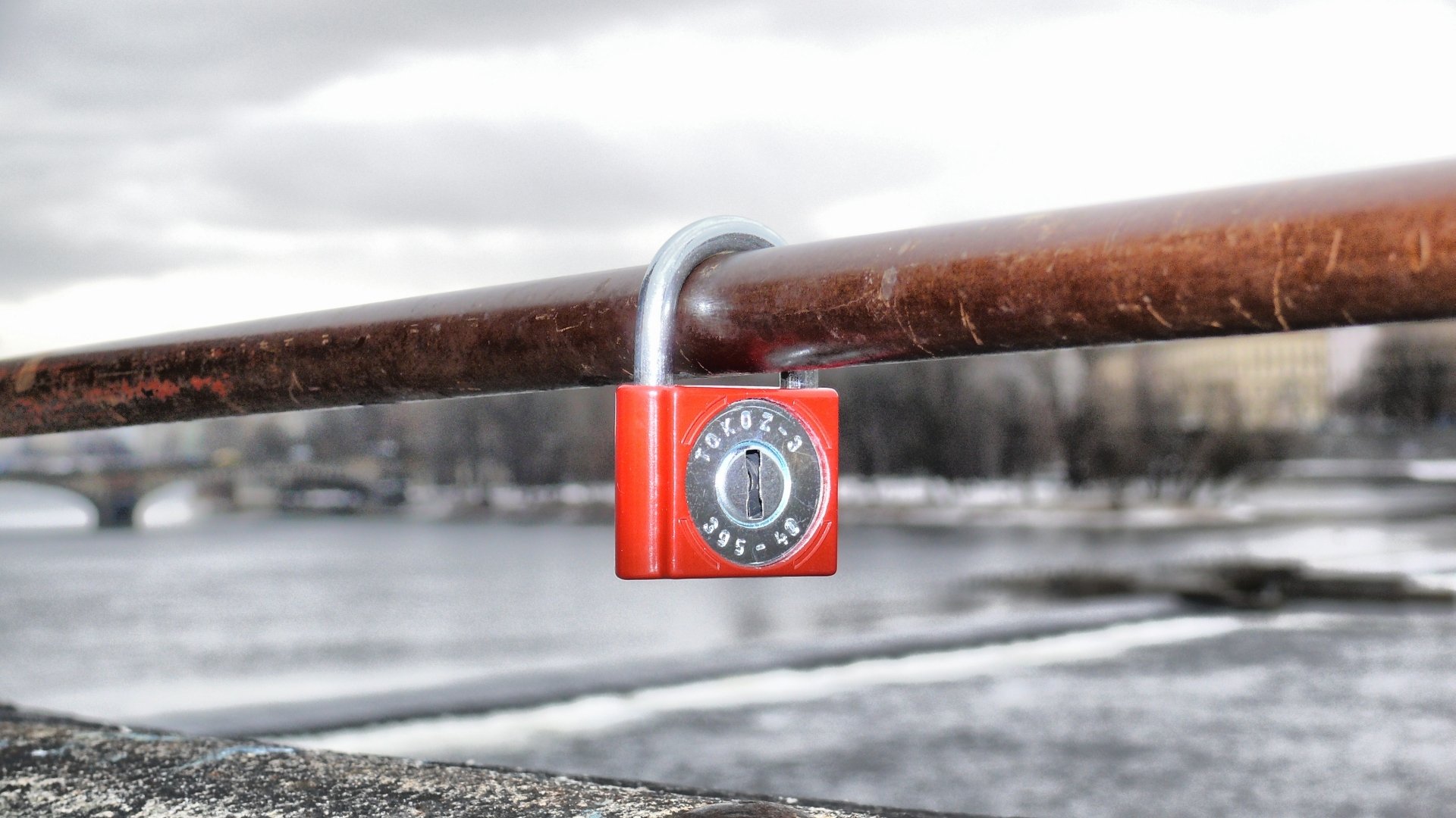 Download Man Made Padlock HD Wallpaper