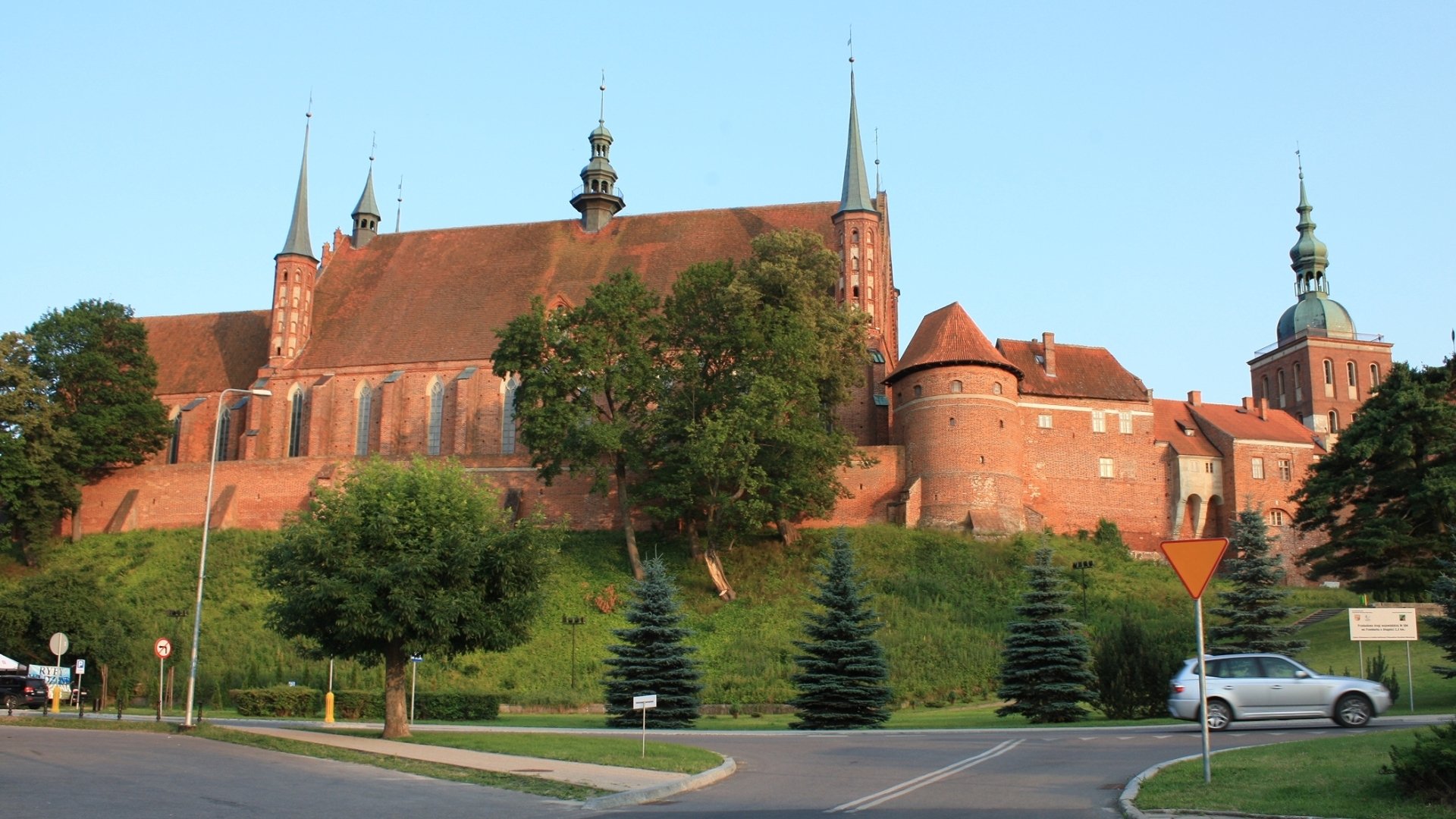 Download Religious Frombork Cathedral HD Wallpaper