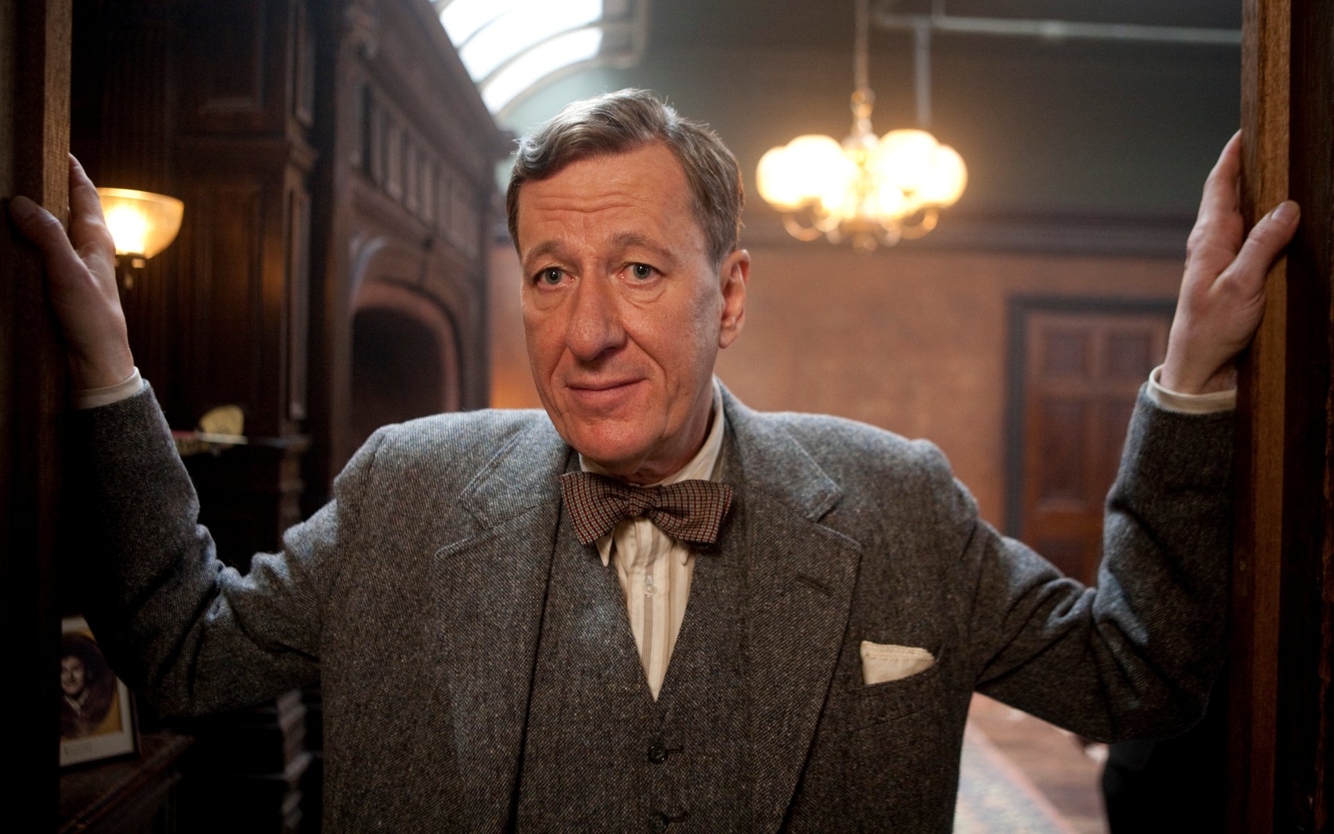 Download Lionel Logue Geoffrey Rush Movie The King's Speech HD Wallpaper