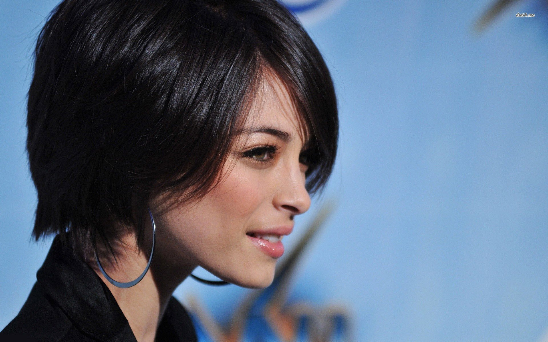 Download Celebrity Kristin Kreuk HD Wallpaper