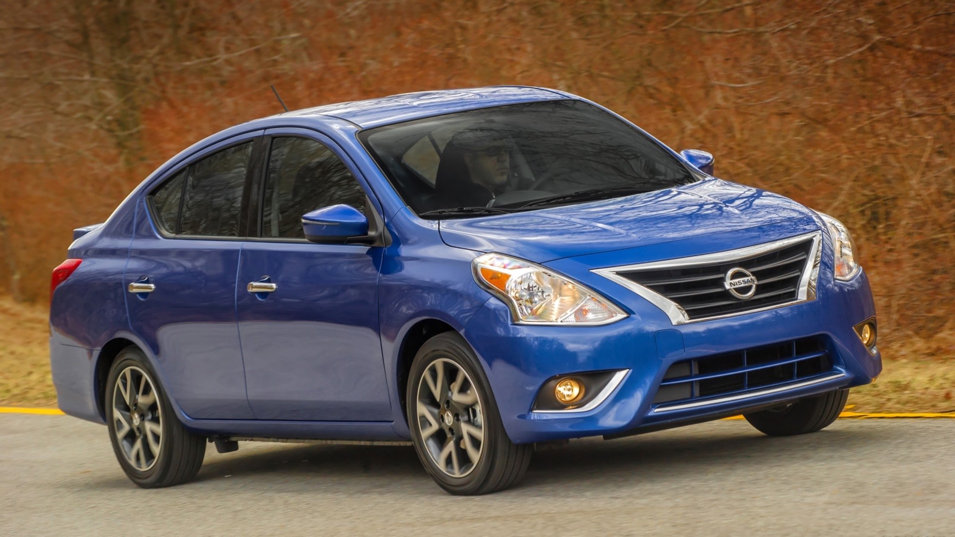 Download Vehicle 2015 Nissan Versa Sedan HD Wallpaper