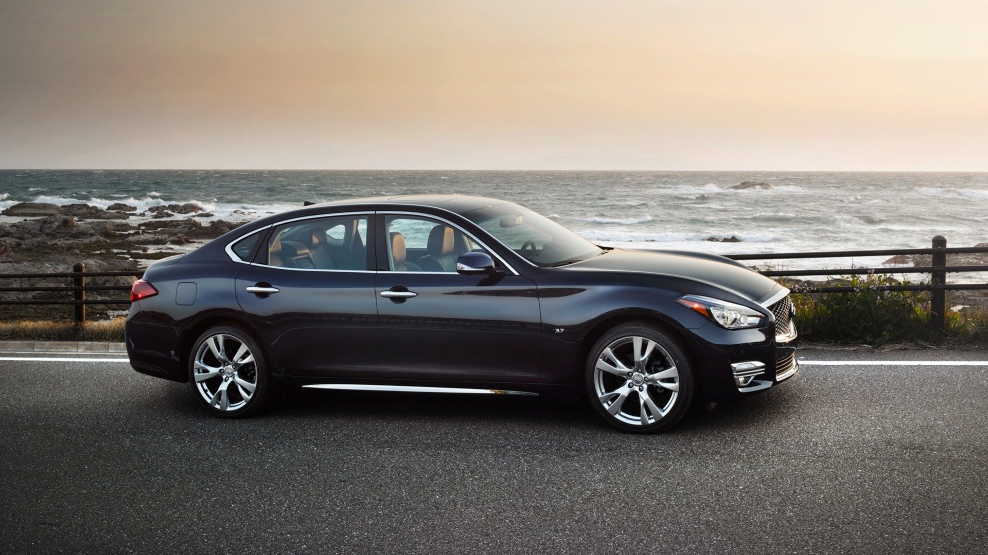 Download Vehicle 2015 Infiniti Q70 HD Wallpaper