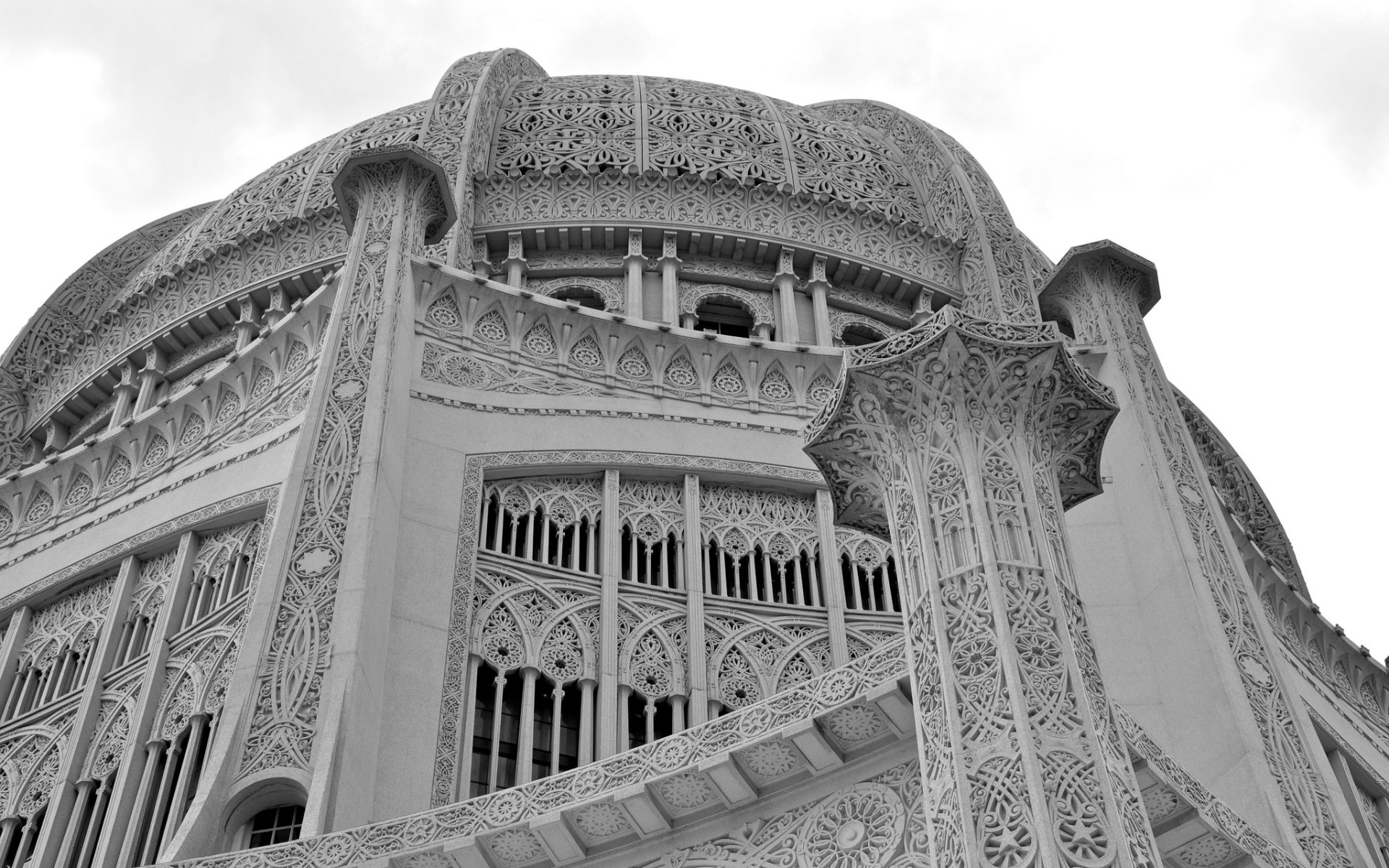 Black and white HD desktop wallpaper showing the intricate architectural details of a Baha'i temple dome and facade.