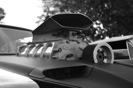4K Ultra HD black and white Mad Max movie desktop wallpaper showcasing a close-up of a powerful engine blower on a muscle car.