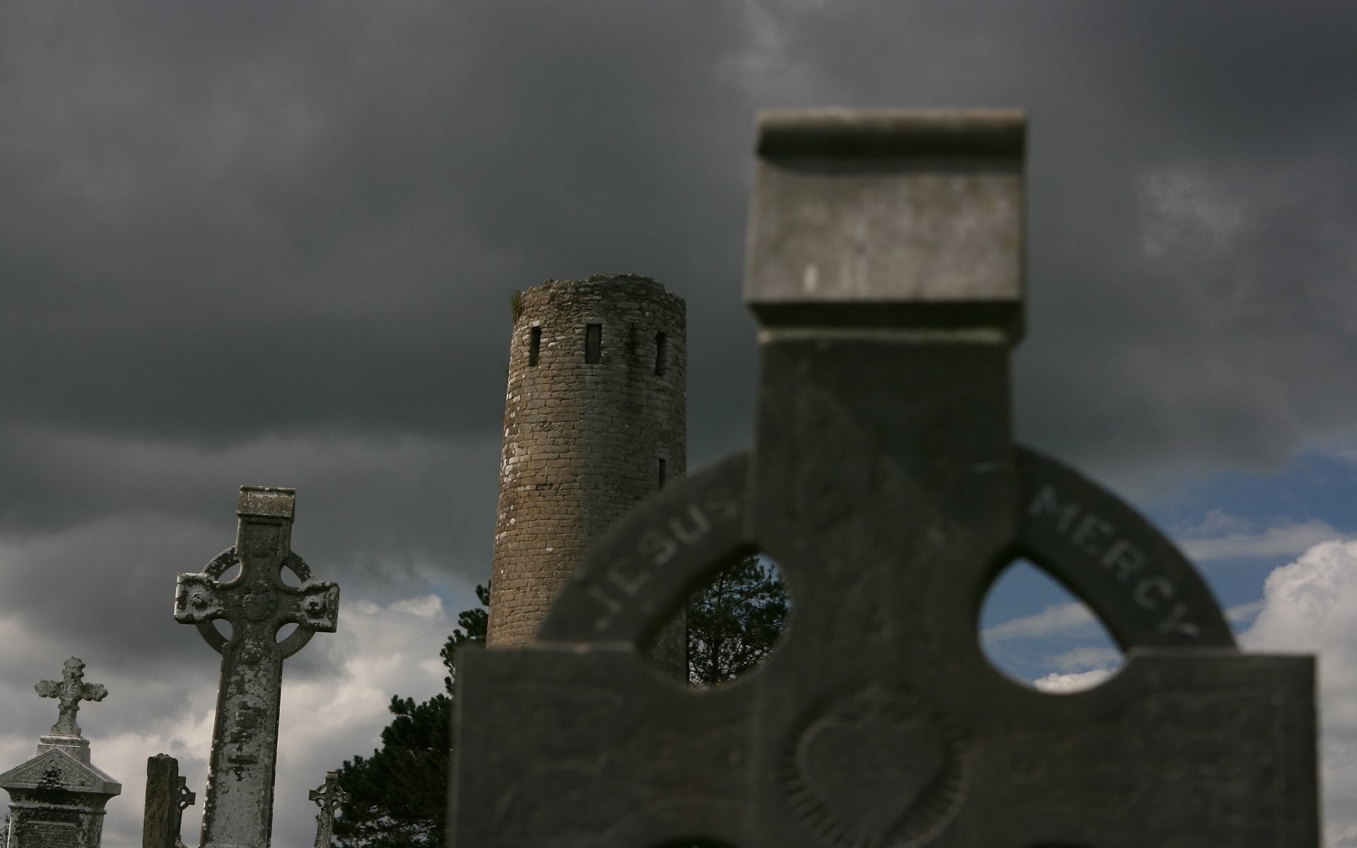 Download Monastery Cross Ireland Clonmacnoise Religious Clonmacnoise Monastery HD Wallpaper