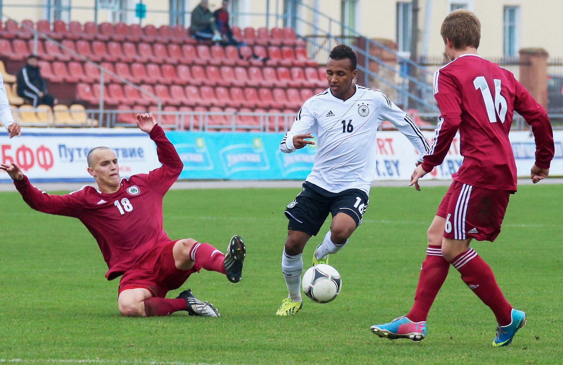 Julian Green in action on the soccer field, HD desktop wallpaper capturing a dynamic moment of play.
