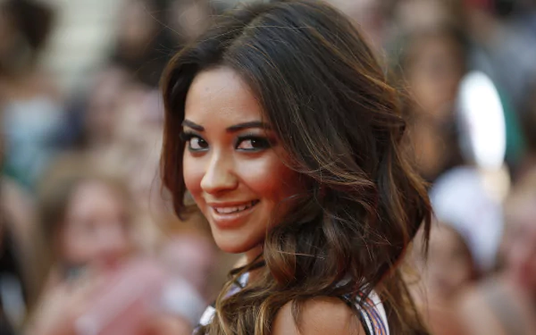 Canadian actress Celebrity Shay Mitchell HD Desktop Wallpaper | Background Image