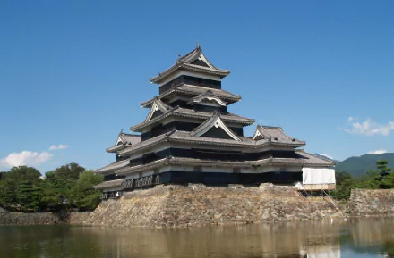 Matsumoto Castle (The Crow Castle)