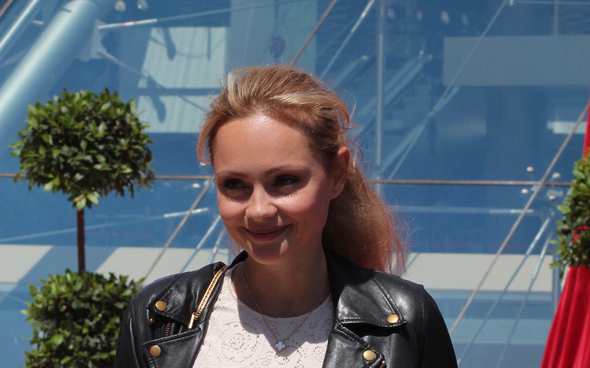 Download French Actress Woman Beatrice Rosen HD Wallpaper