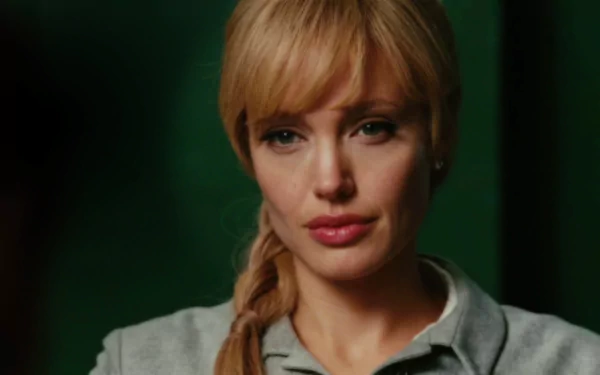 Angelina Jolie movie salt HD Desktop Wallpaper | Background Image