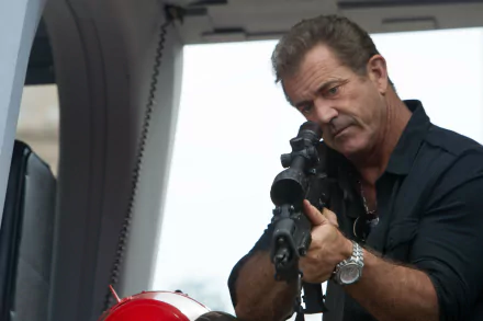 4K Ultra HD wallpaper of Mel Gibson as Conrad Stonebanks from the movie The Expendables 3, aiming a rifle with intense focus.