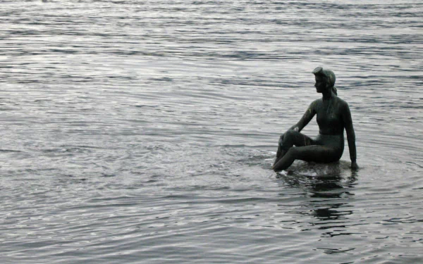 man made Girl in a Wetsuit Statue HD Desktop Wallpaper | Background Image