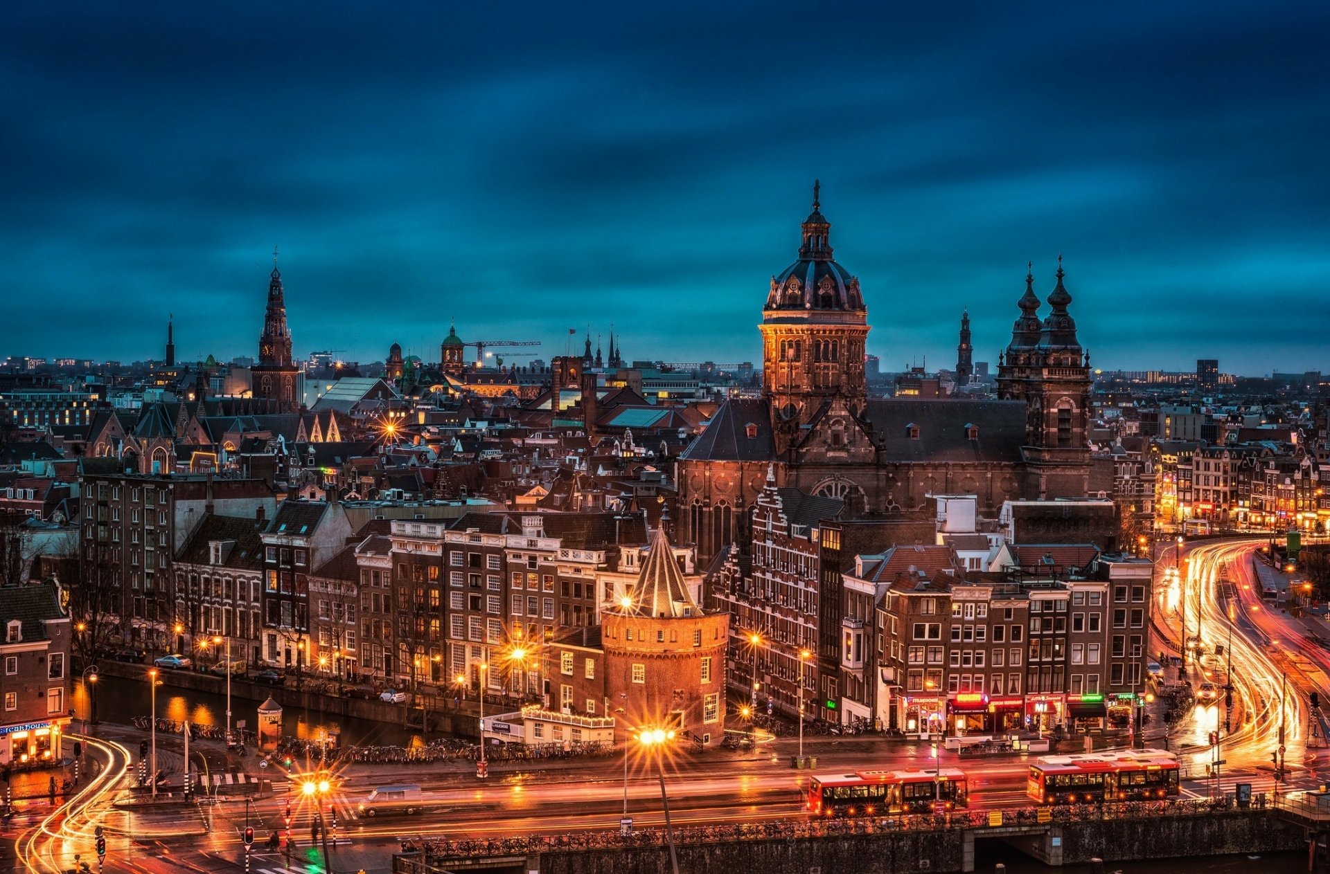 Amsterdam Nights: A Stunning HD Wallpaper of the Netherlands