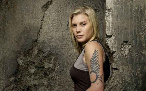 HD wallpaper of Kara Thrace from Battlestar Galactica (2003) standing against a concrete backdrop.