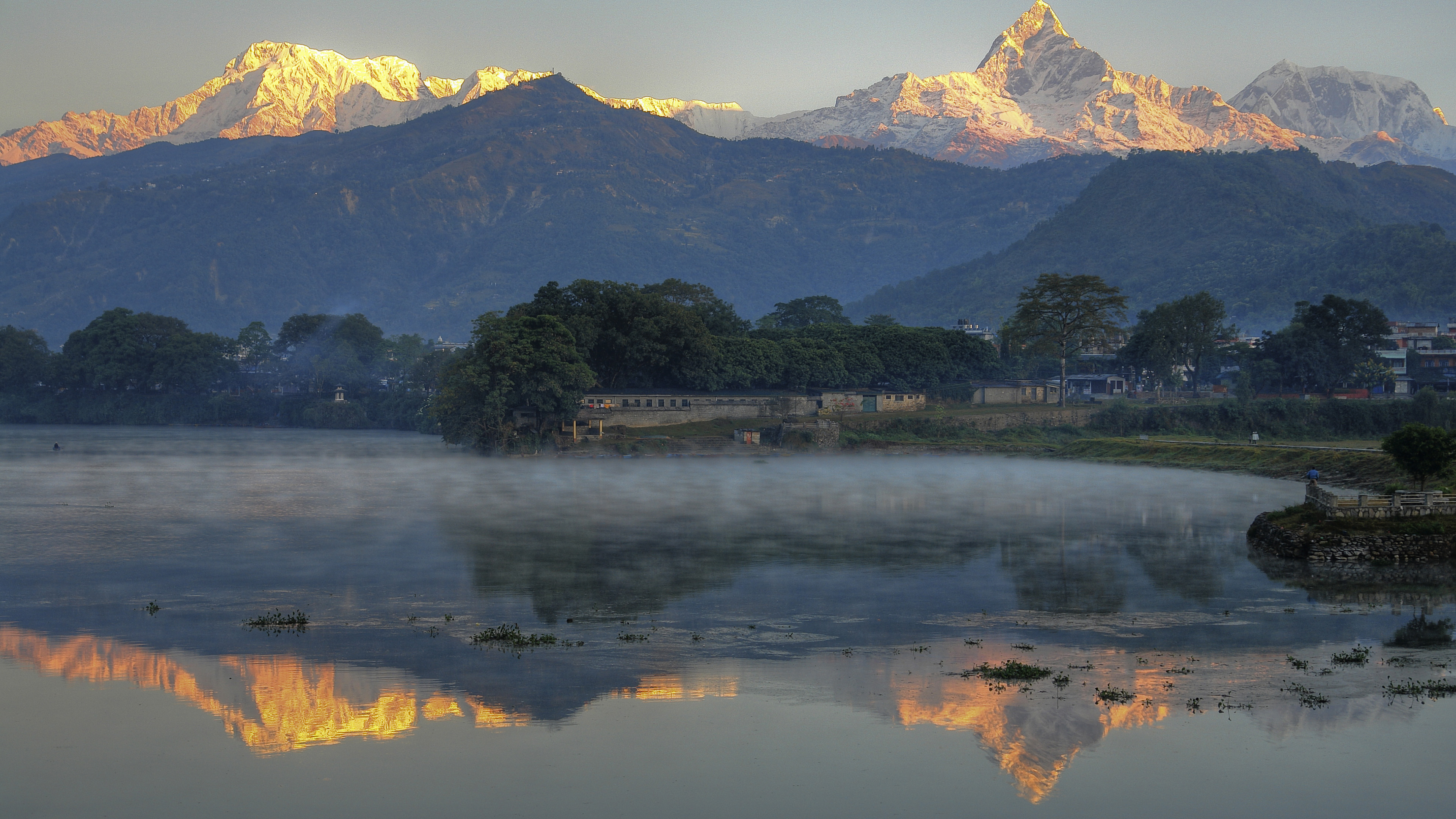 Гималаи озера. Национальный парк Аннапурны Непал. Непал Покхара Гималаи. Покхара Непал озеро. Катманду Непал горы.