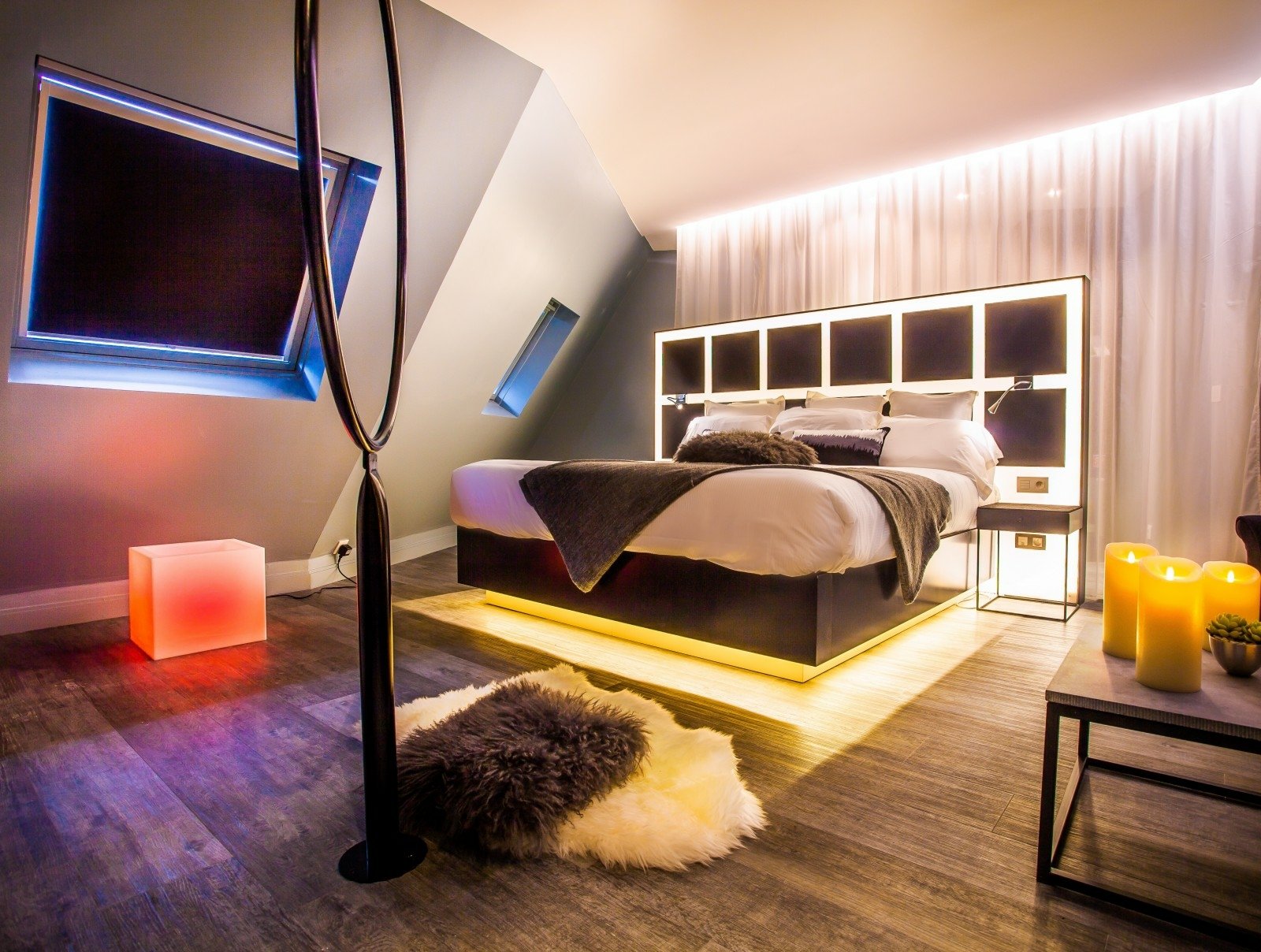 Download Man Made Room Wallpaper