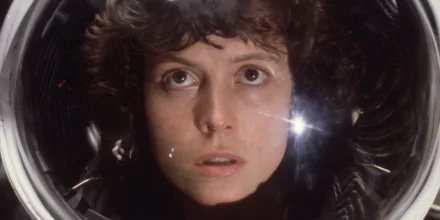  Sigourney Weaver 