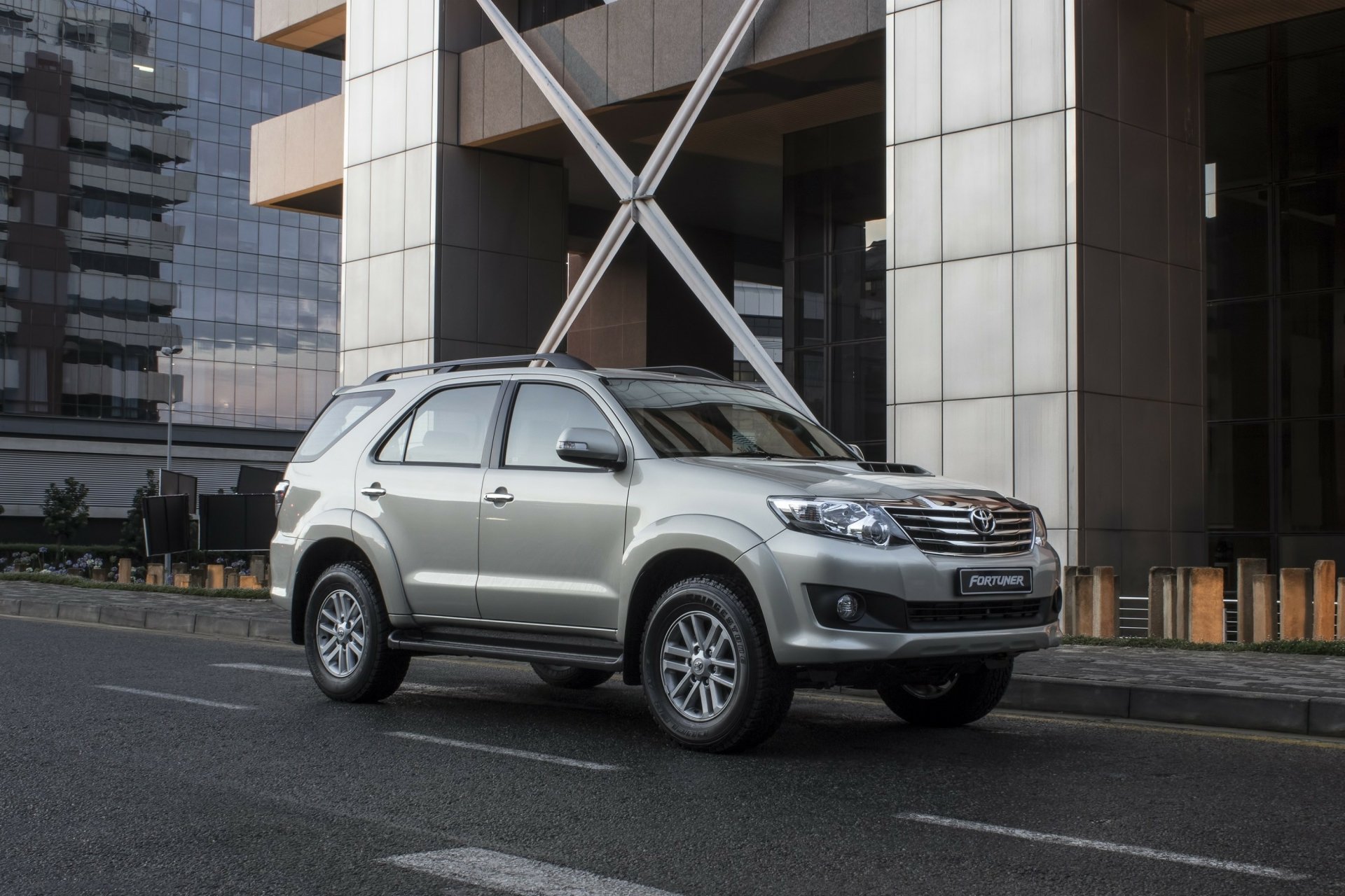 Fortuner Car Photos Wallpaper