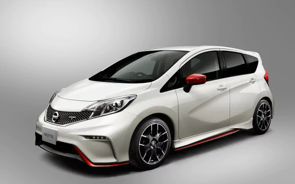 White Nissan Nismo S Note hatchback with red accents on alloy wheels and mirrors, studio-lit on a neutral gradient, 4K Ultra HD PC desktop wallpaper and background.