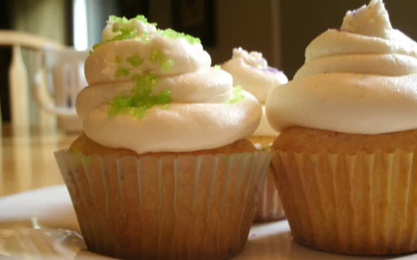 food vanilla cupcake HD Desktop Wallpaper | Background Image