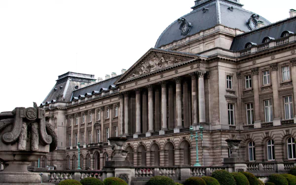 HD desktop wallpaper featuring the man-made grandeur of the Royal Palace of Brussels with its classical architecture and intricate details.