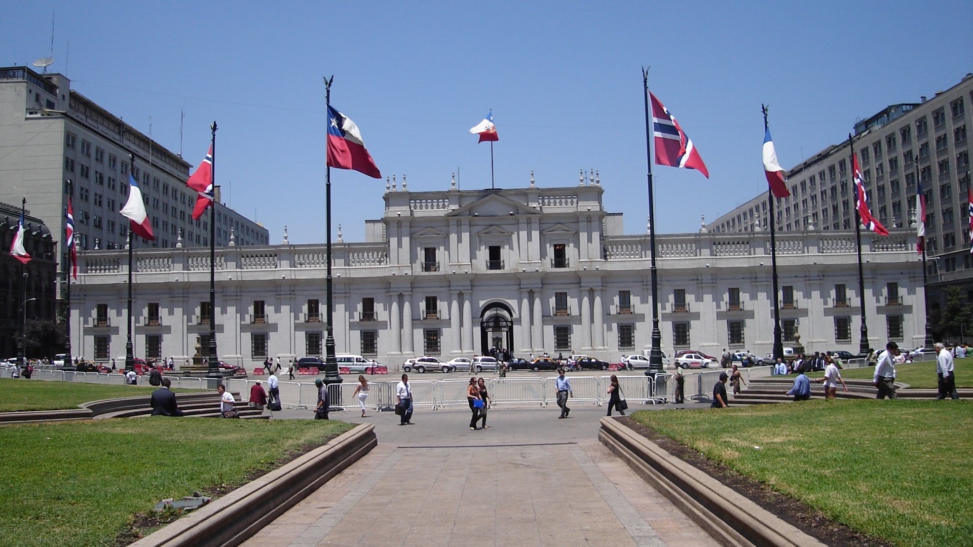Download Man Made La Moneda Palace HD Wallpaper
