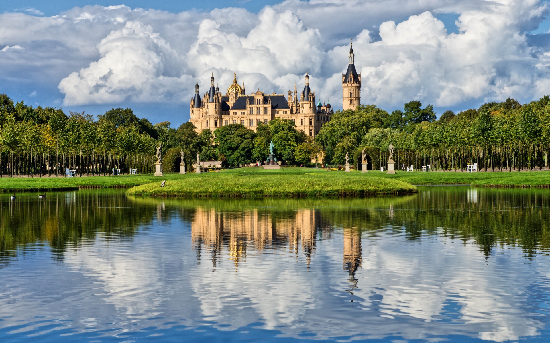 Man Made Schwerin Palace HD Wallpaper | Background Image