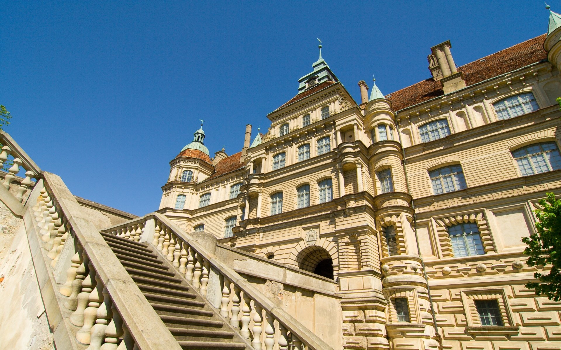 Download Man Made Güstrow Palace HD Wallpaper