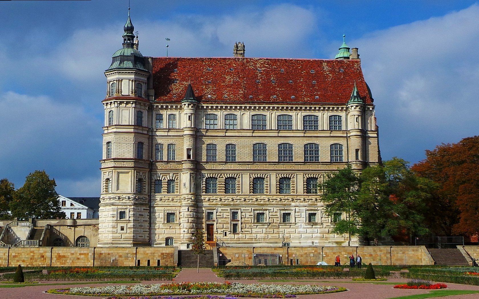 Download Man Made Güstrow Palace Wallpaper