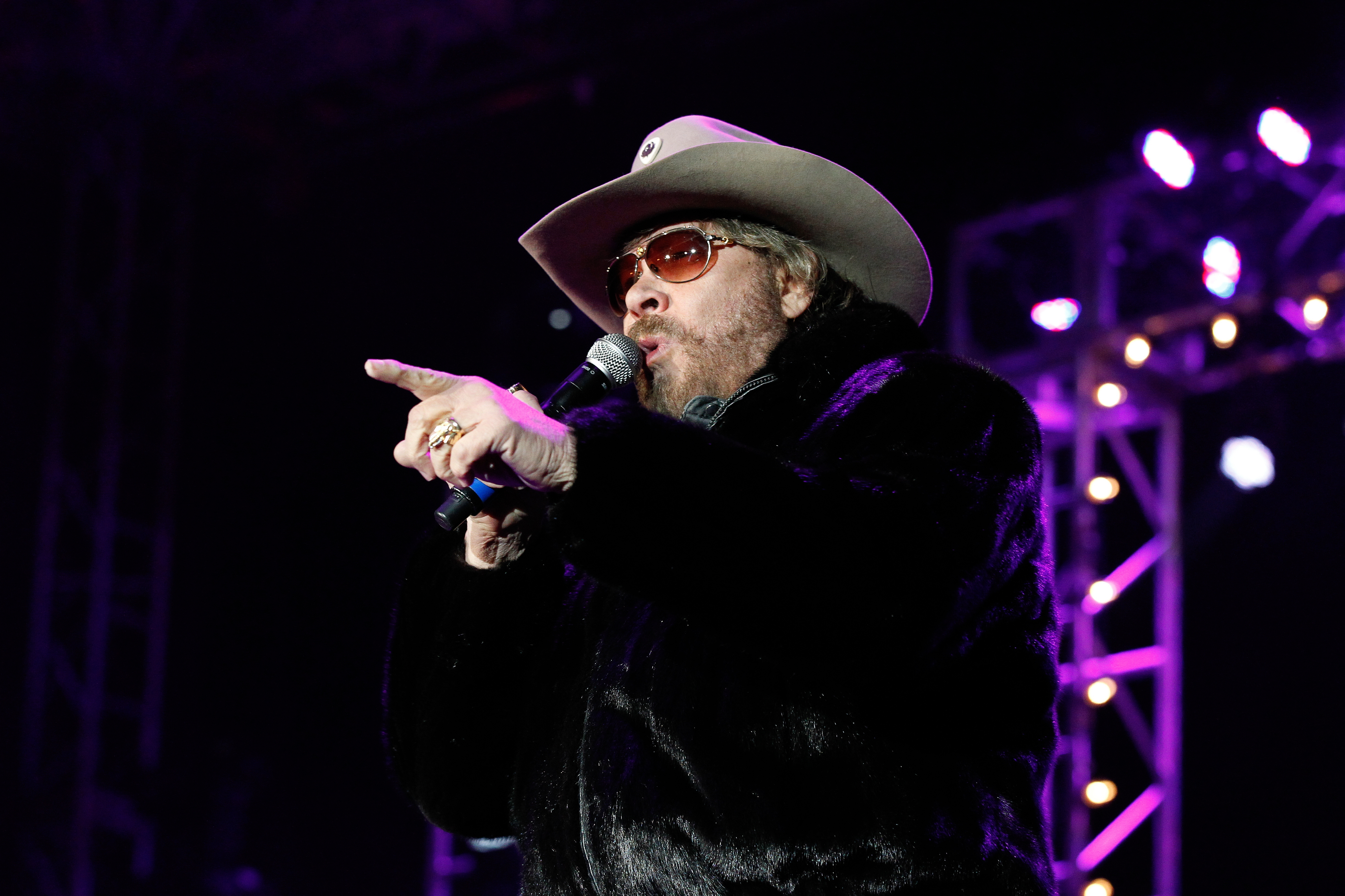Country music star Hank Williams Jr talks life road to redemption  CBS  News