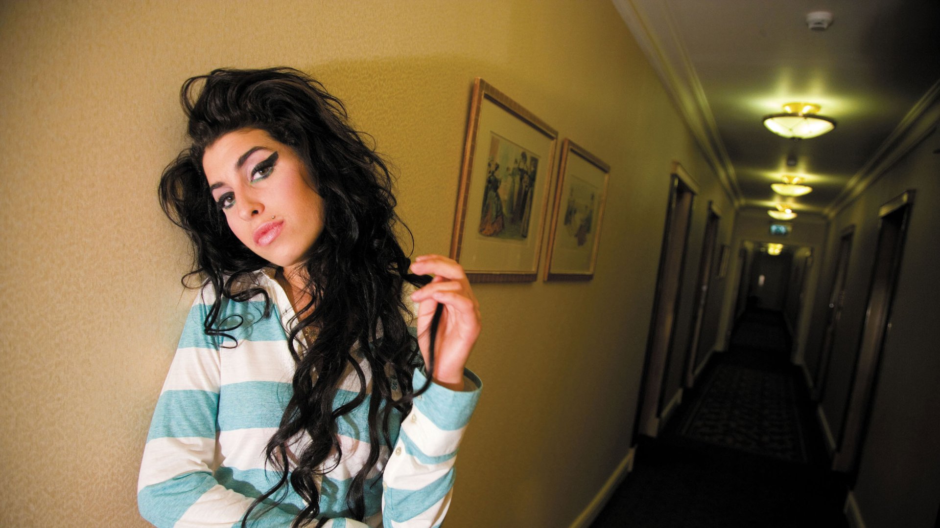 Download English Singer Music Amy Winehouse  HD Wallpaper